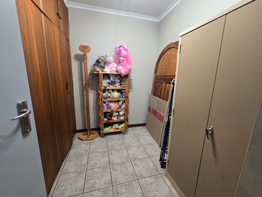 8 Bedroom Property for Sale in Grimbeeck Park North West